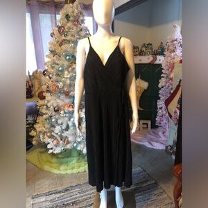 Elegant Black Women's Pleated Dress
Brand: H&M